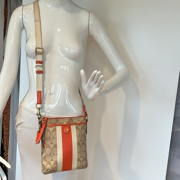 Coach Crossgrain Crossbody Swing Pack Zip Top Bag - Picture 2 of 16